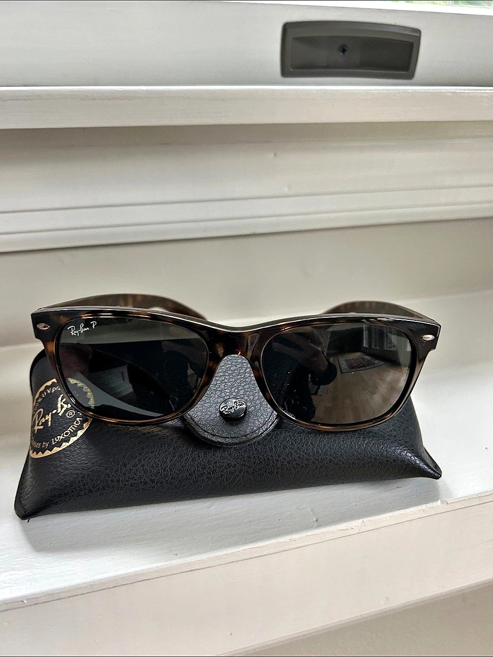 Ray-Ban Original Wayfarer Classic Polarized Sunglasses Brown & Black